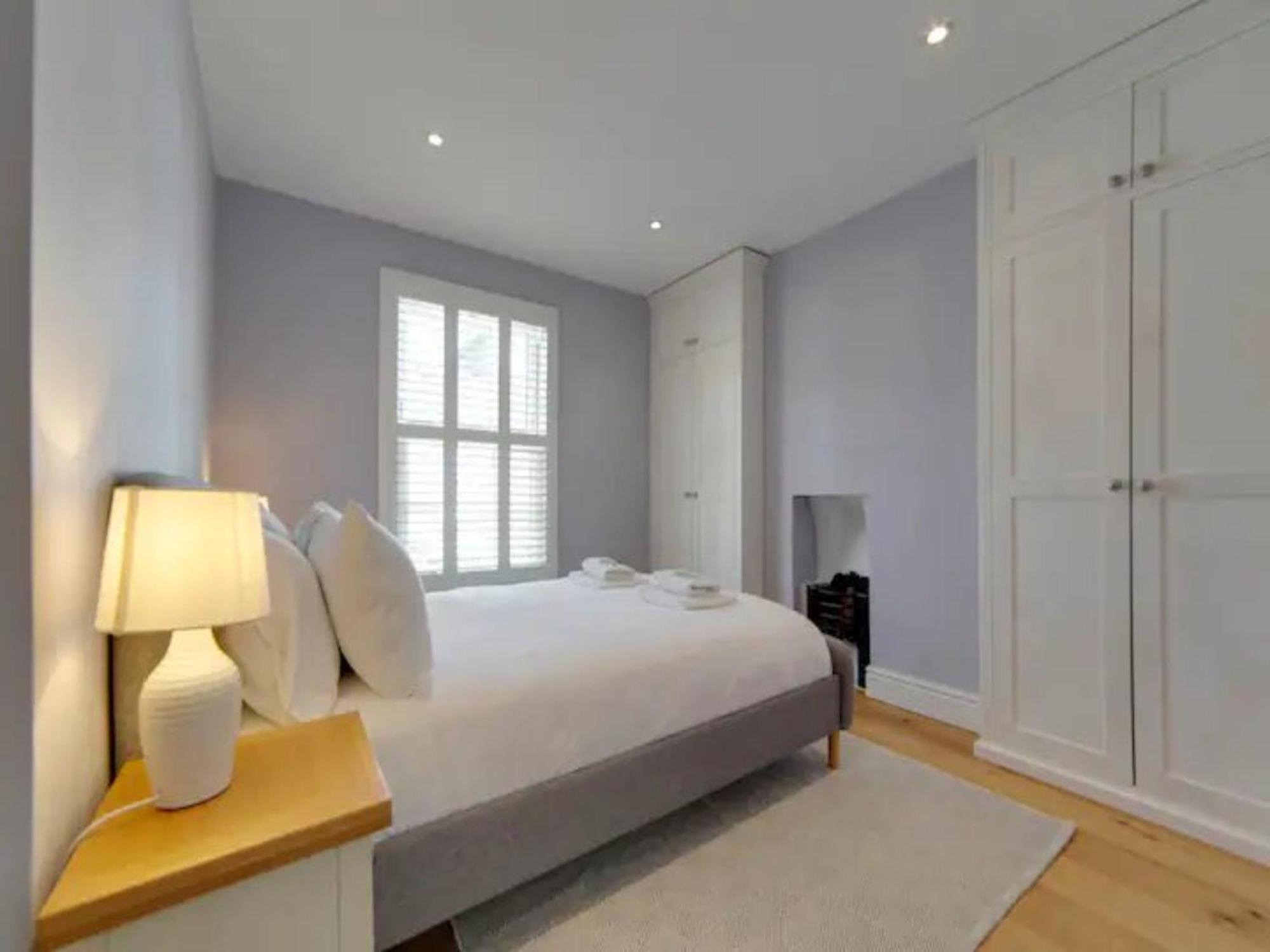 Rumah liburan Pass The Keys Centrally Located Modern And Spacious 3 Bed Terrace