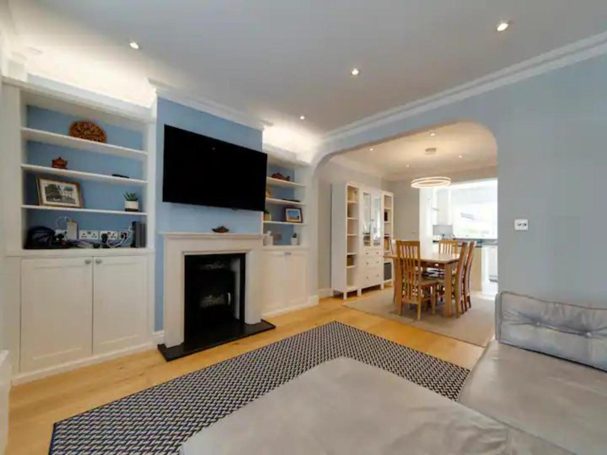 Pass The Keys Centrally Located Modern And Spacious 3 Bed Terrace Rumah liburan